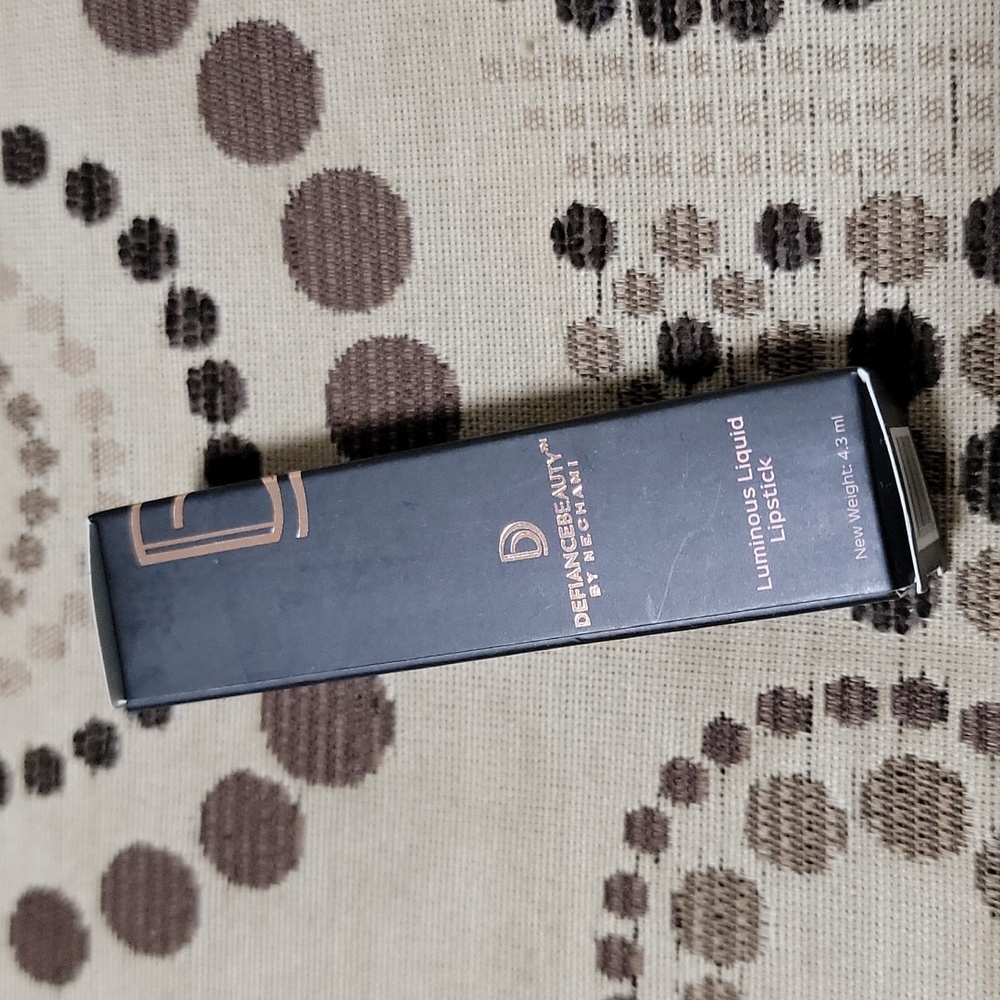 DEFIANCE BEAUTY Liquid Lipstick in Iconic 4.3ml